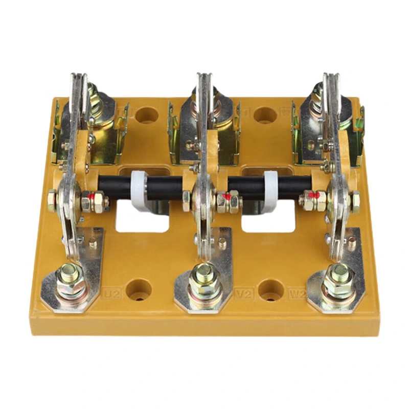 100 A 4 poolusega isolaatorlüliti