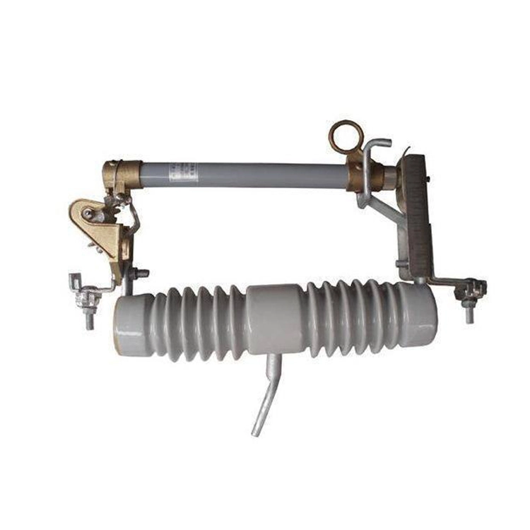 27kv polümeerist poolusele paigaldatud elektrikaitsme väljalülitus